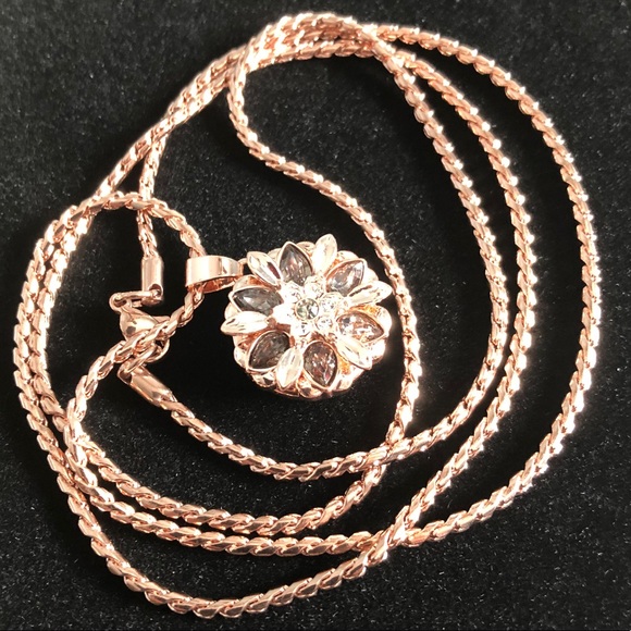Rose gold chain and snap charm holder. NWOT - Picture 9 of 9